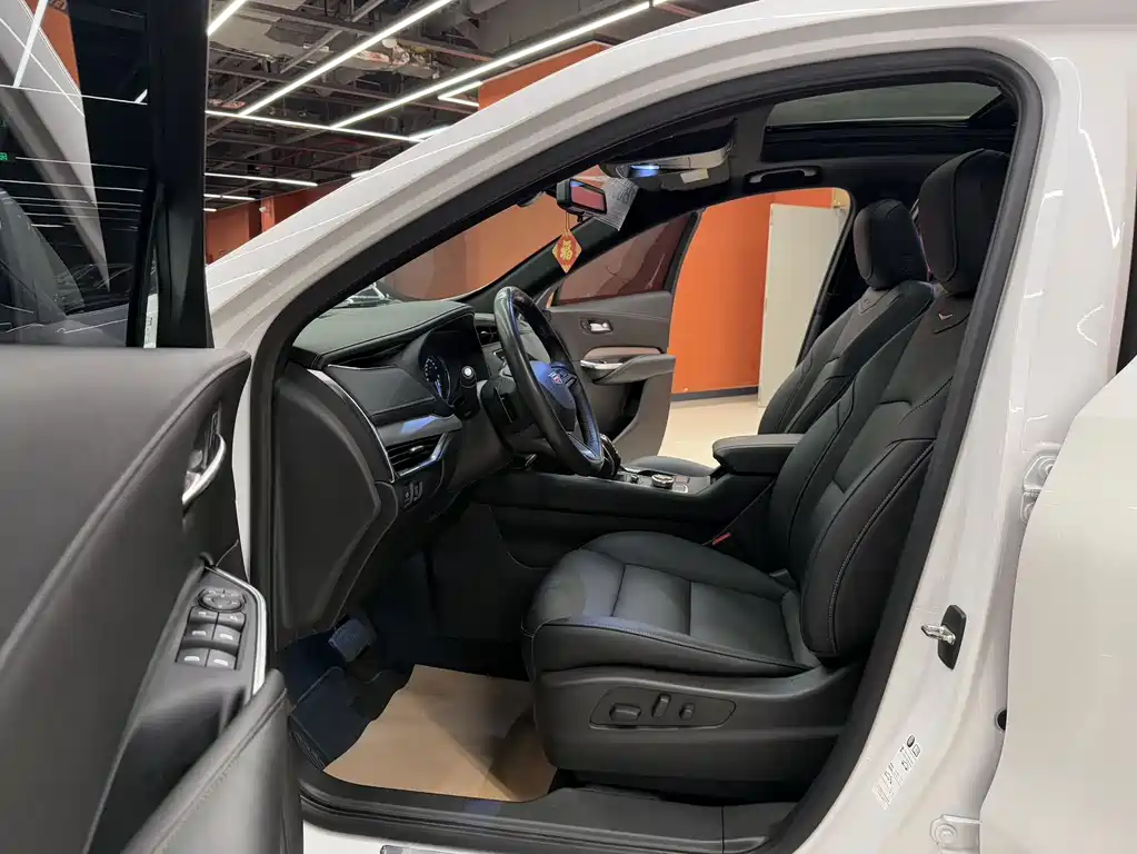 Cadillac XT4 2018 28T two-wheel drive luxury model купить на сайте DeffCars