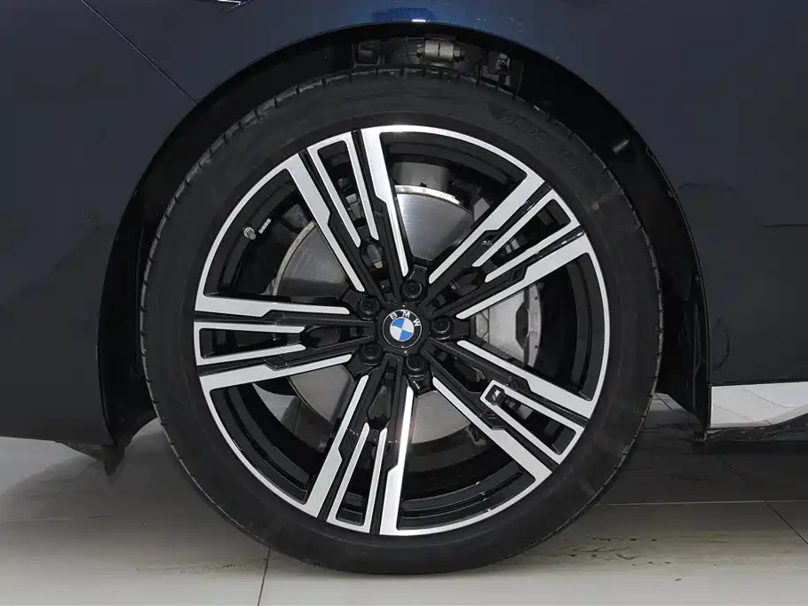 BMW 7 Series 2023 740Li Leading M Sports Package купить на сайте DeffCars