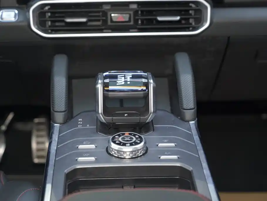 Jietu Traveler 2023 2.0T four-wheel drive conquers купить на сайте DeffCars