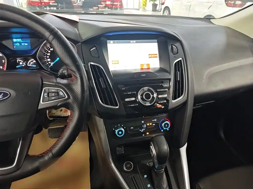 Focus 2018 hatchback classic 1.6L automatic comfort smart mobility version купить на сайте DeffCars