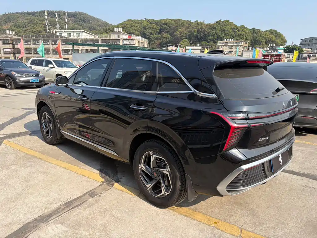 Hongqi HS3 2023 1.5T two-wheel drive good version купить на сайте DeffCars