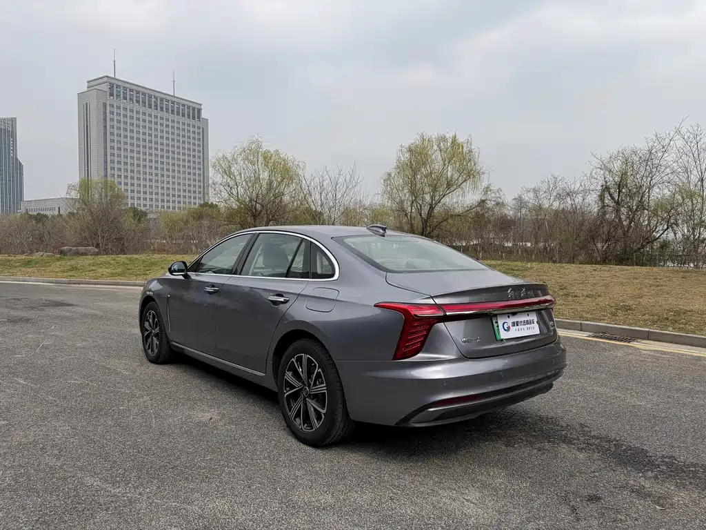 Hongqi H5 PHEV 2025 170 super hybrid version купить на сайте DeffCars