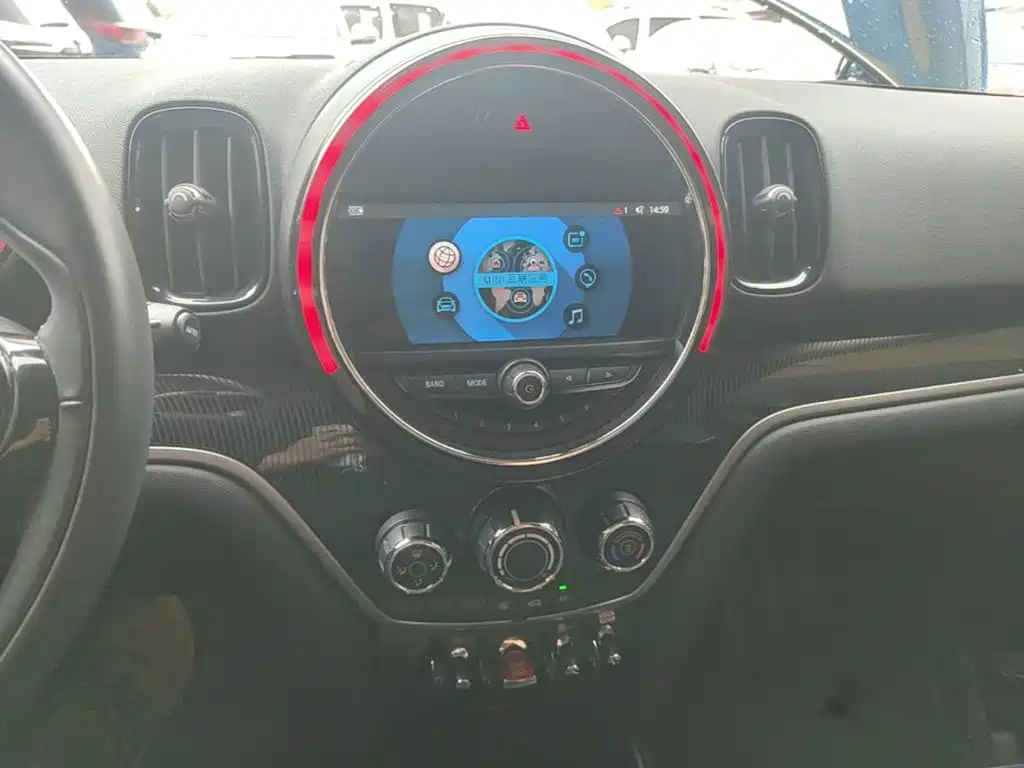 COUNTRYMAN 2019 1.5T COOPER Artist Weekend Travel Edition купить на сайте DeffCars