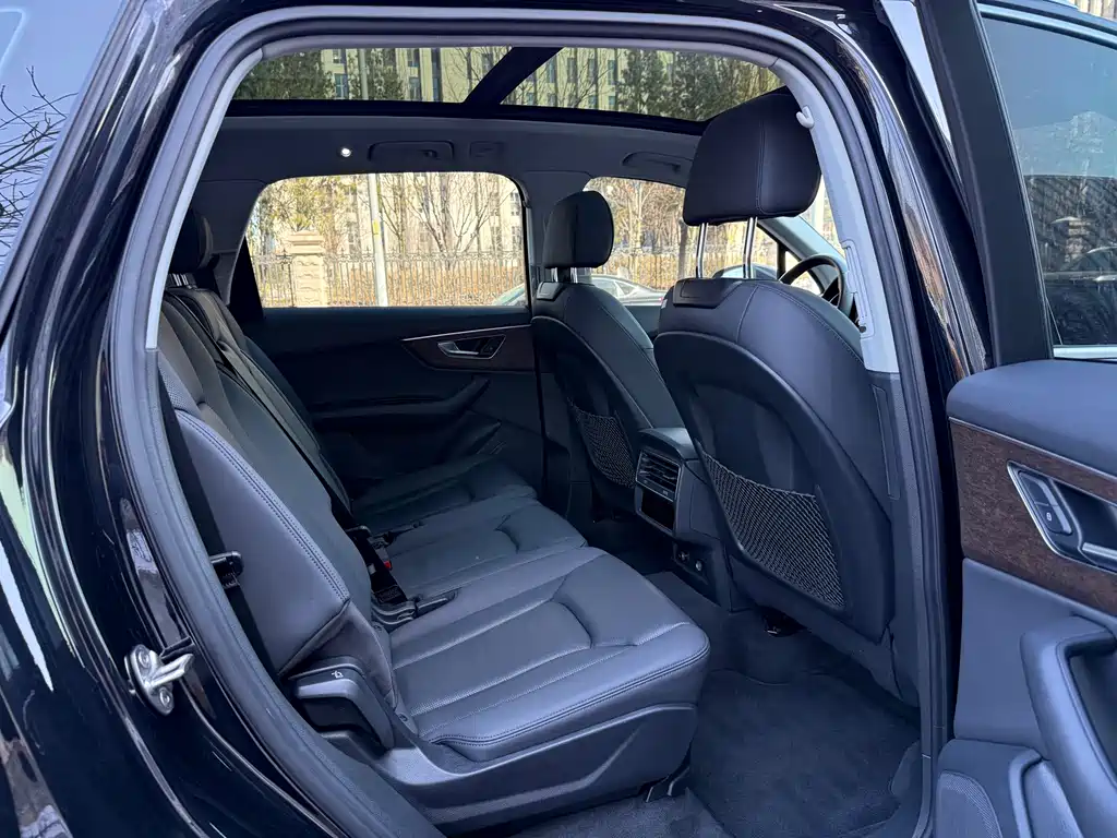 Audi Q7 2021 55 TFSI quattro S line sports version купить на сайте DeffCars