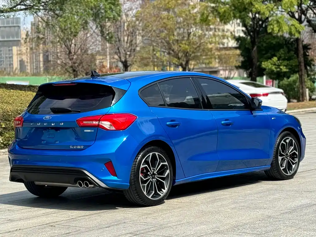 Focus 2021 Hatchback EcoBoost 180 Automatic ST Line купить на сайте DeffCars