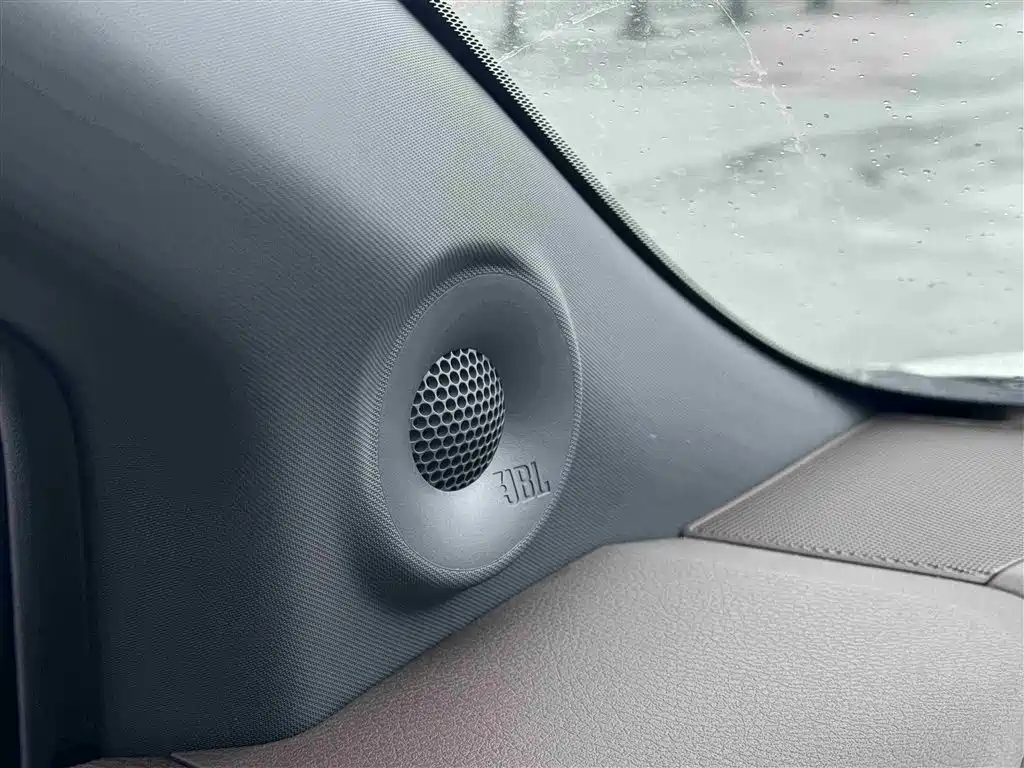 SIENNA 2023 2.5L Hybrid Platinum Edition купить на сайте DeffCars