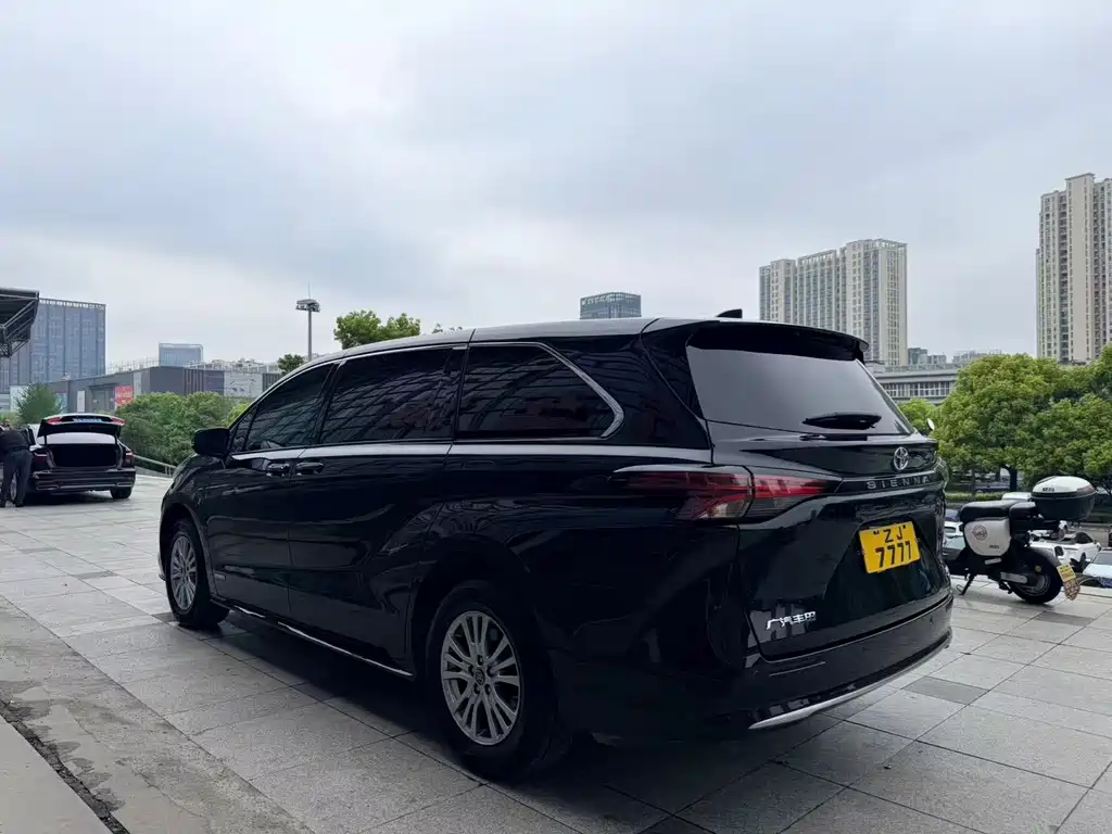 SIENNA 2021 2.5L Hybrid Premium Edition купить на сайте DeffCars