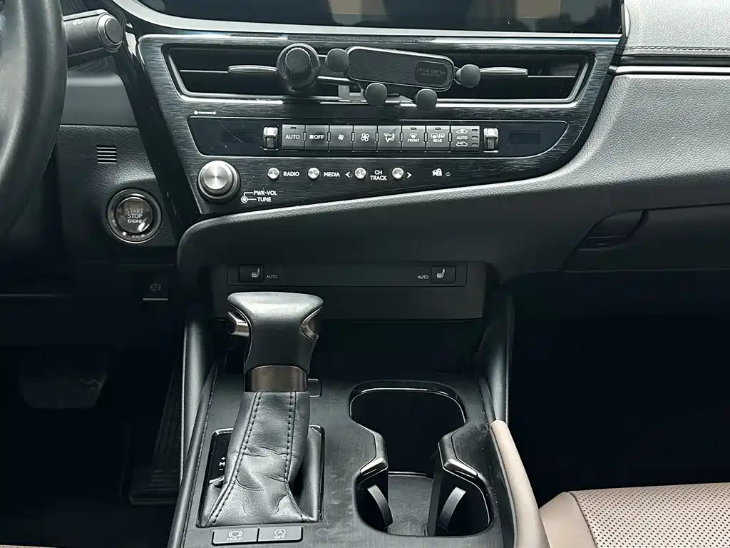 Lexus ES 2023 200 Excellence Edition купить на сайте DeffCars