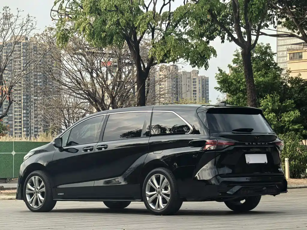 SIENNA 2024 2.5L Hybrid Premium Edition купить на сайте DeffCars