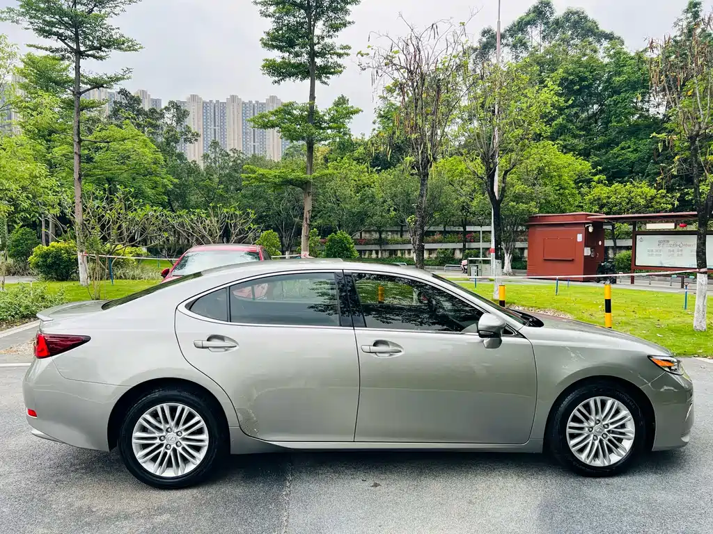 Lexus ES 2015 200 Elite Edition купить на сайте DeffCars