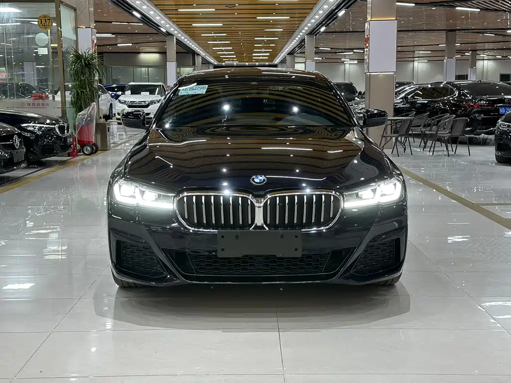 BMW 5 Series 2022 530Li Leading M Sports Package купить на сайте DeffCars