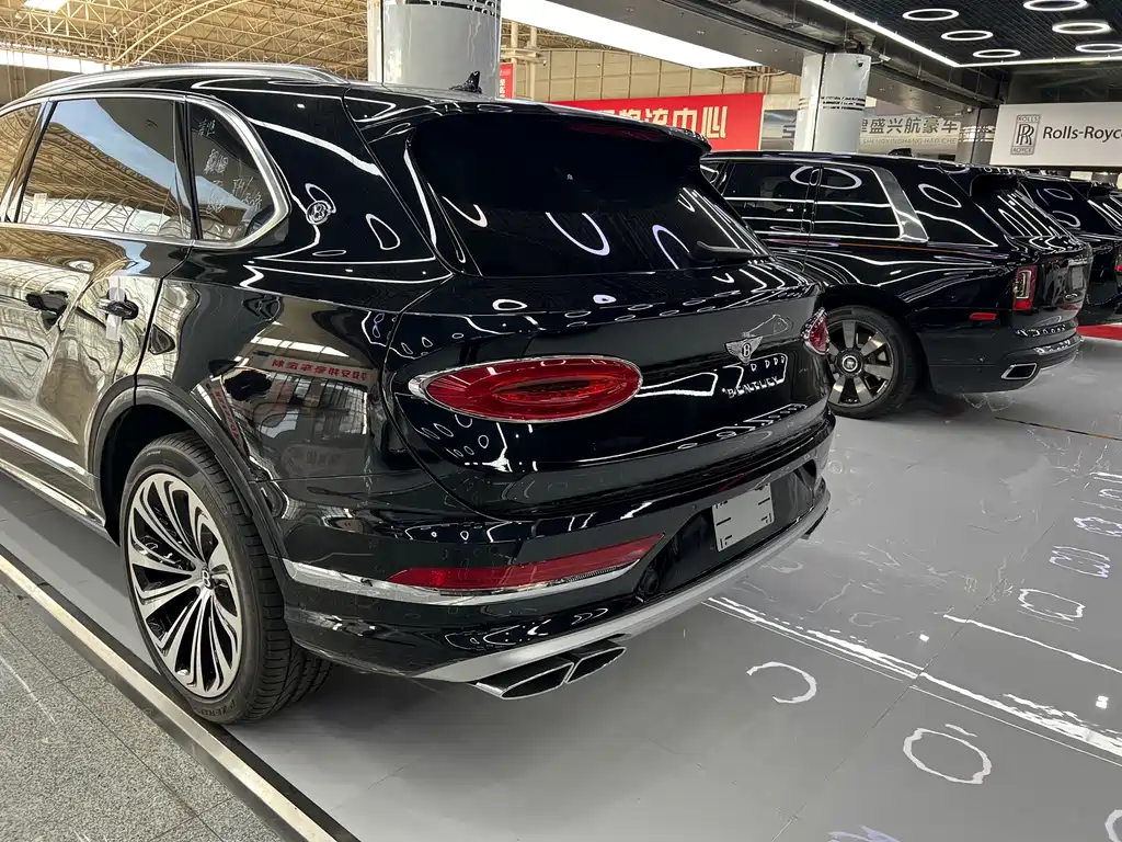 Bentayga 2025 4.0T V8 Long Wheelbase Art Edition купить на сайте DeffCars