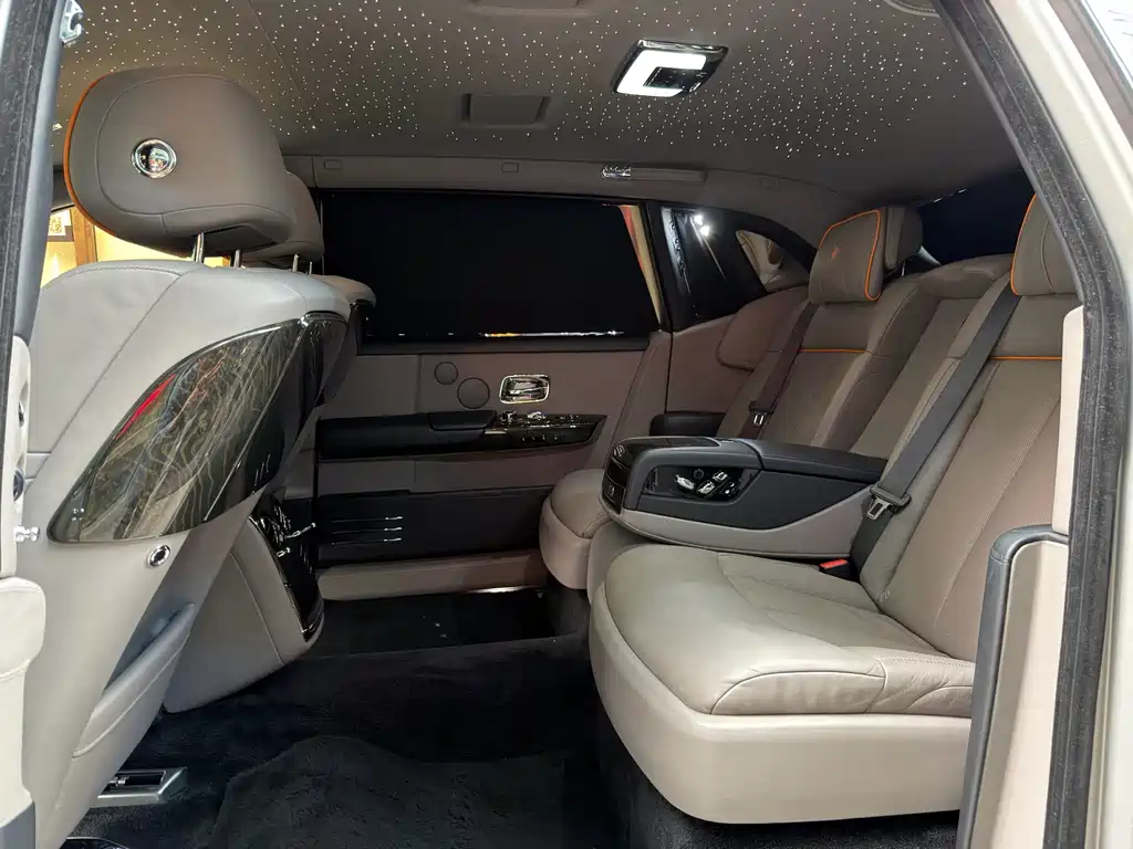 Phantom 2018 6.7T long wheelbase version купить на сайте DeffCars