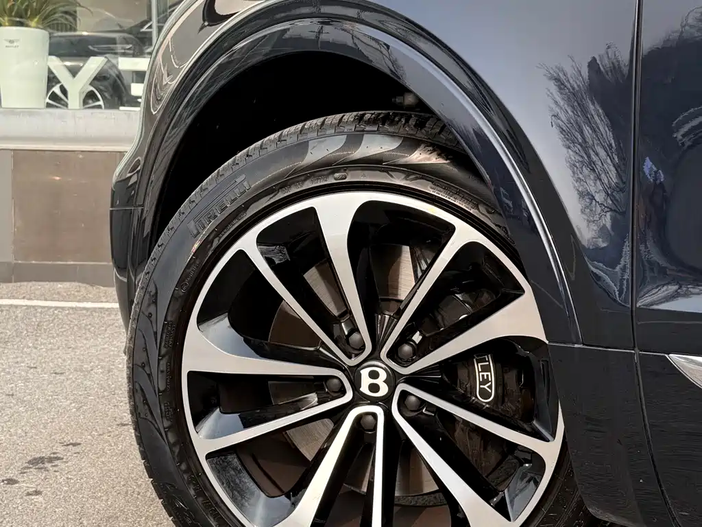 Bentayga 2024 4.0T V8 купить на сайте DeffCars