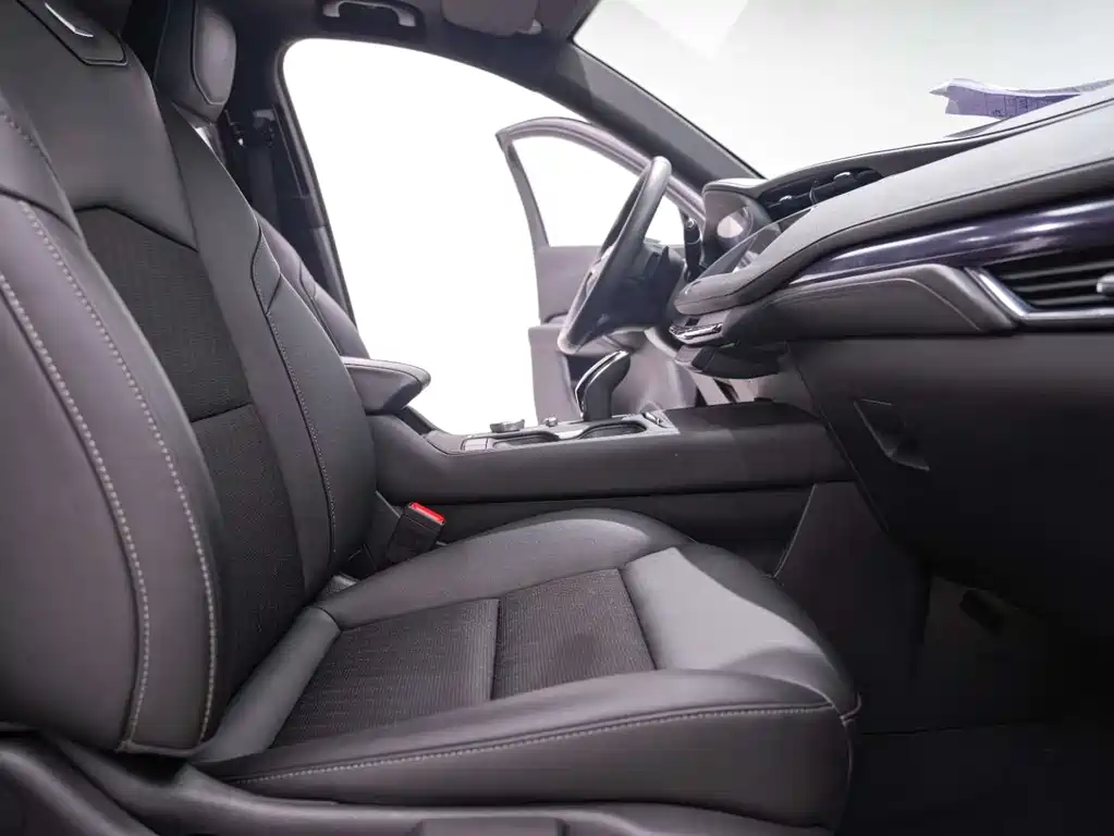 Cadillac XT4 2022 28T two-wheel drive fashion model купить на сайте DeffCars