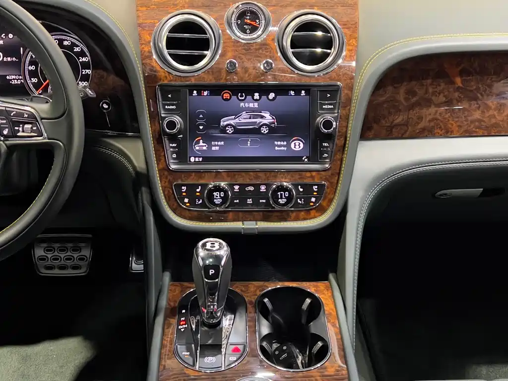 Bentayga 2017 6.0T Standard Edition купить на сайте DeffCars