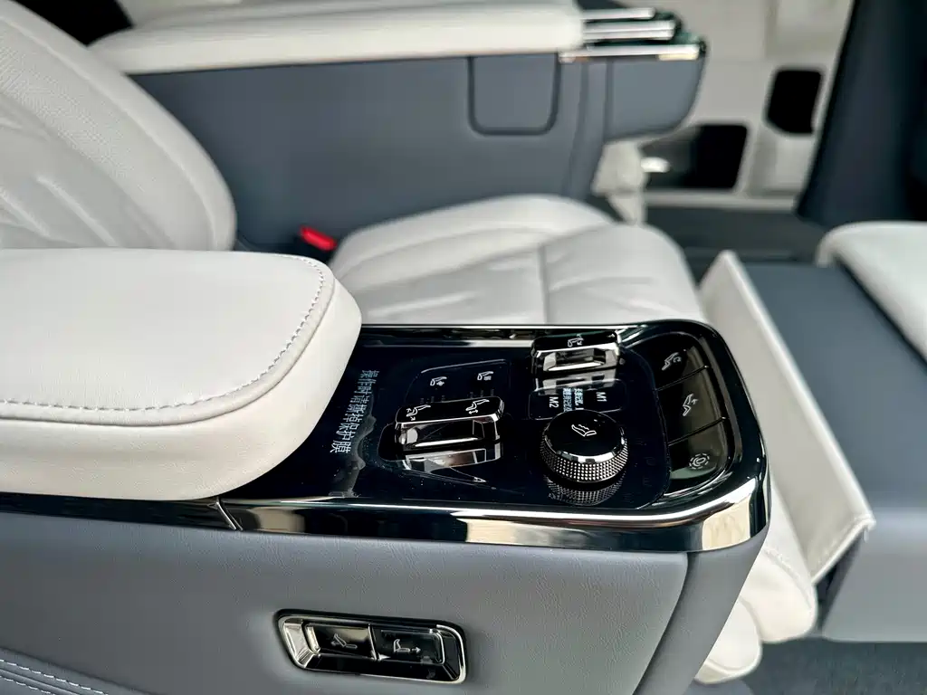 Jikrypton 009 2024 six-seater executive version four-wheel drive 108kWh купить на сайте DeffCars