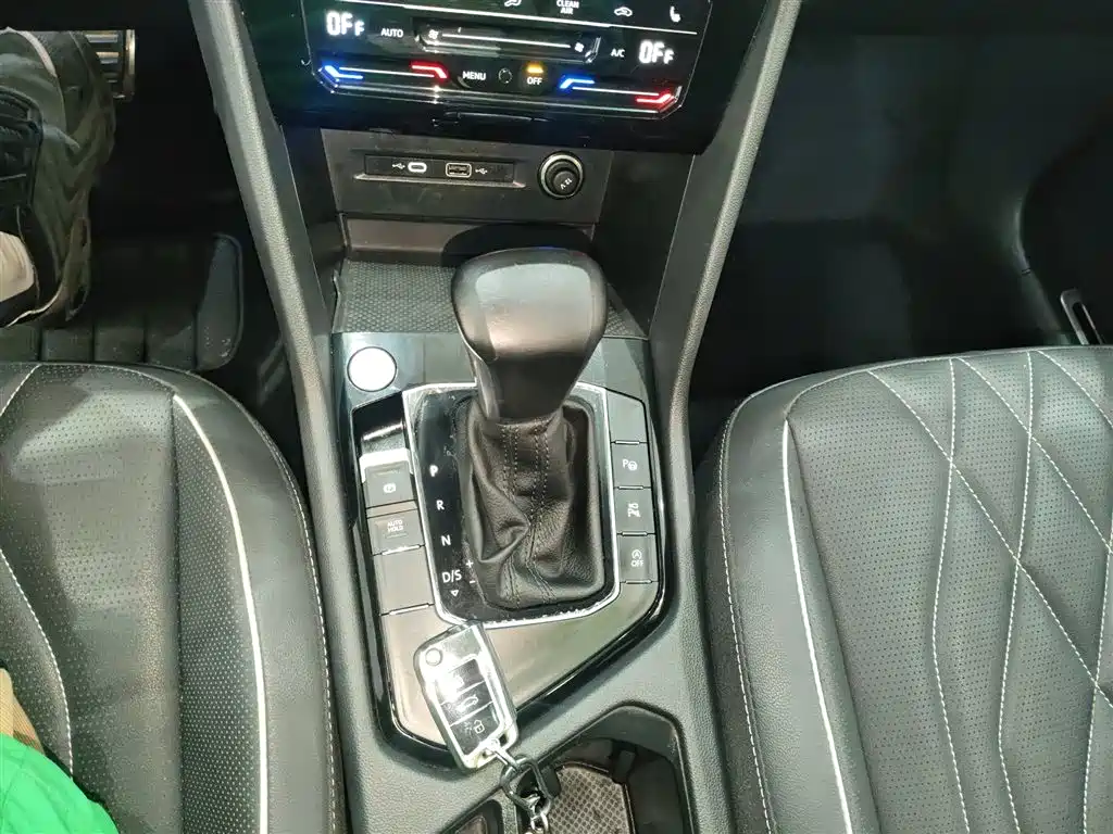 Tiguan L 2022 330TSI automatic two-wheel drive R-Line version купить на сайте DeffCars