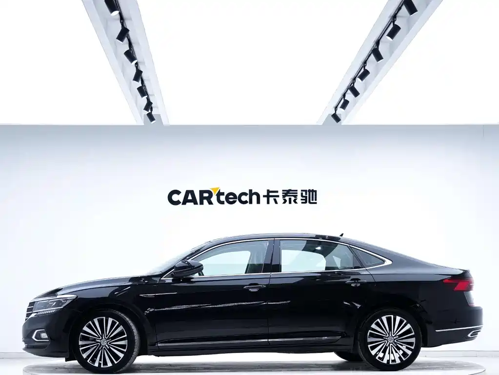 Passat 2019 330TSI Deluxe Edition National VI купить на сайте DeffCars