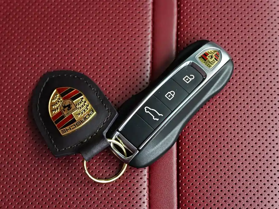 Cayenne New Energy 2024 Cayenne E-Hybrid 2.0T купить на сайте DeffCars