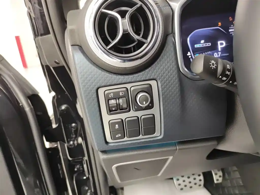 Beijing Off-Road BJ40 2024 2.0T City Hunter Honor Edition купить на сайте DeffCars