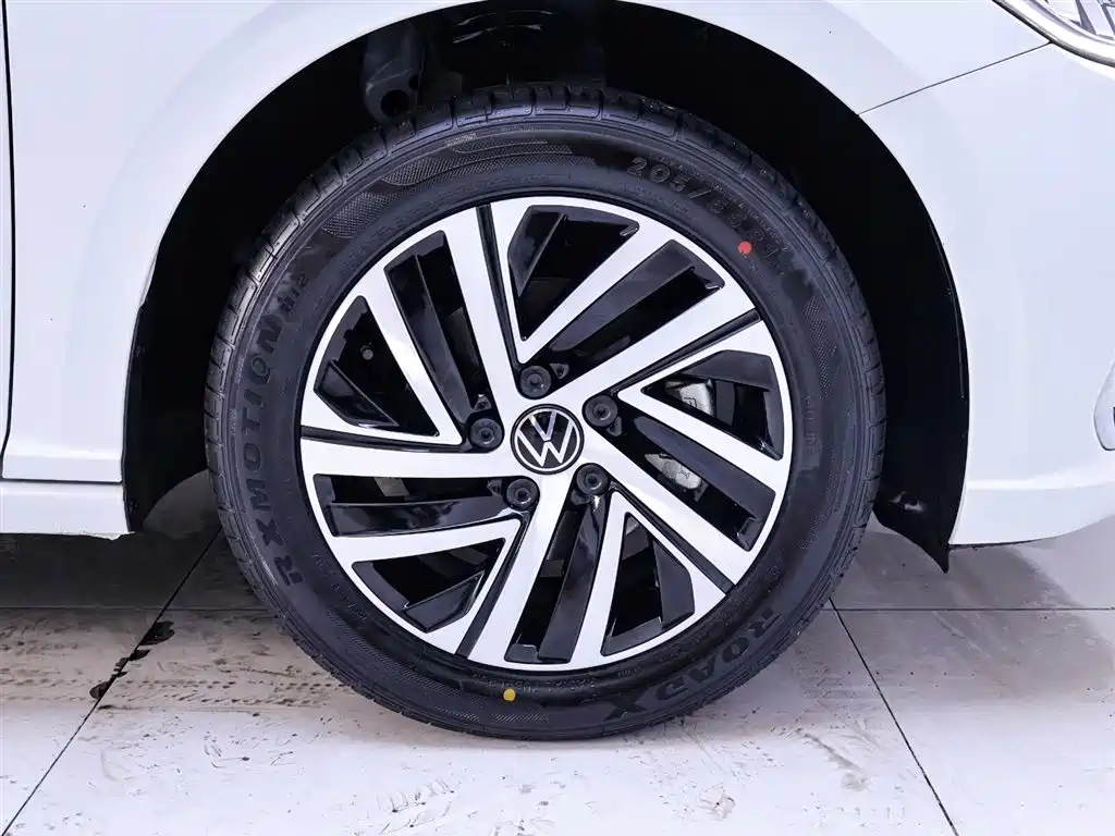 Lavida 2024 1.5L automatic 5 million version купить на сайте DeffCars