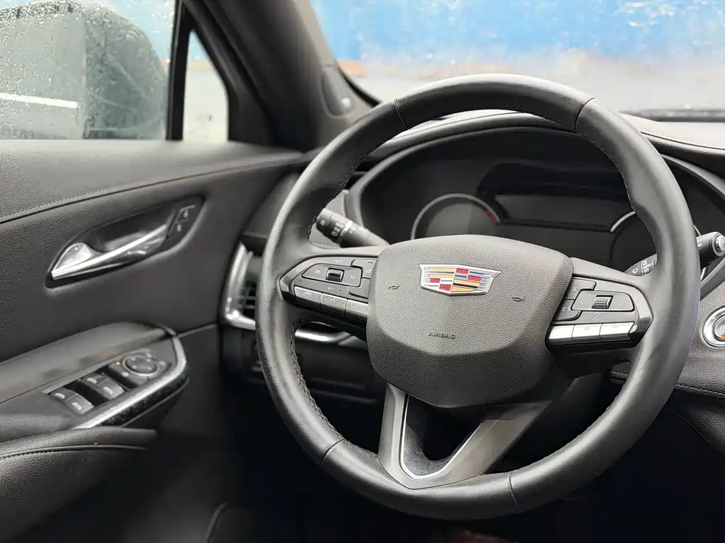 Cadillac XT4 2021 28T two-wheel drive luxury model купить на сайте DeffCars