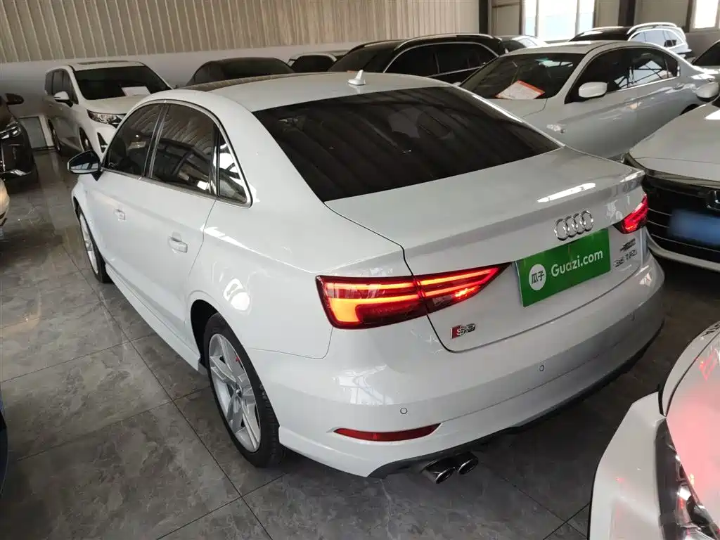Audi A3 2018 30th Anniversary Limousine 35 TFSI Fashion купить на сайте DeffCars