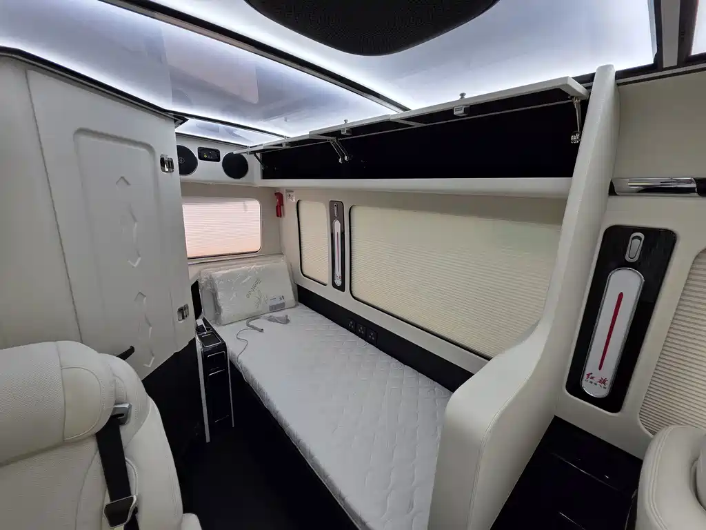 Hongqi Golden Sunflower Guoyue 2024 3.0T flagship version 17 seats купить на сайте DeffCars