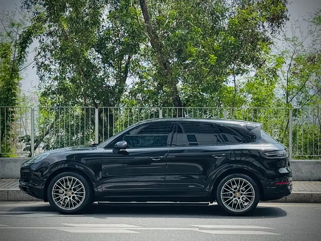 Cayenne 2023 Cayenne S 2.9T Platinum Edition купить на сайте DeffCars