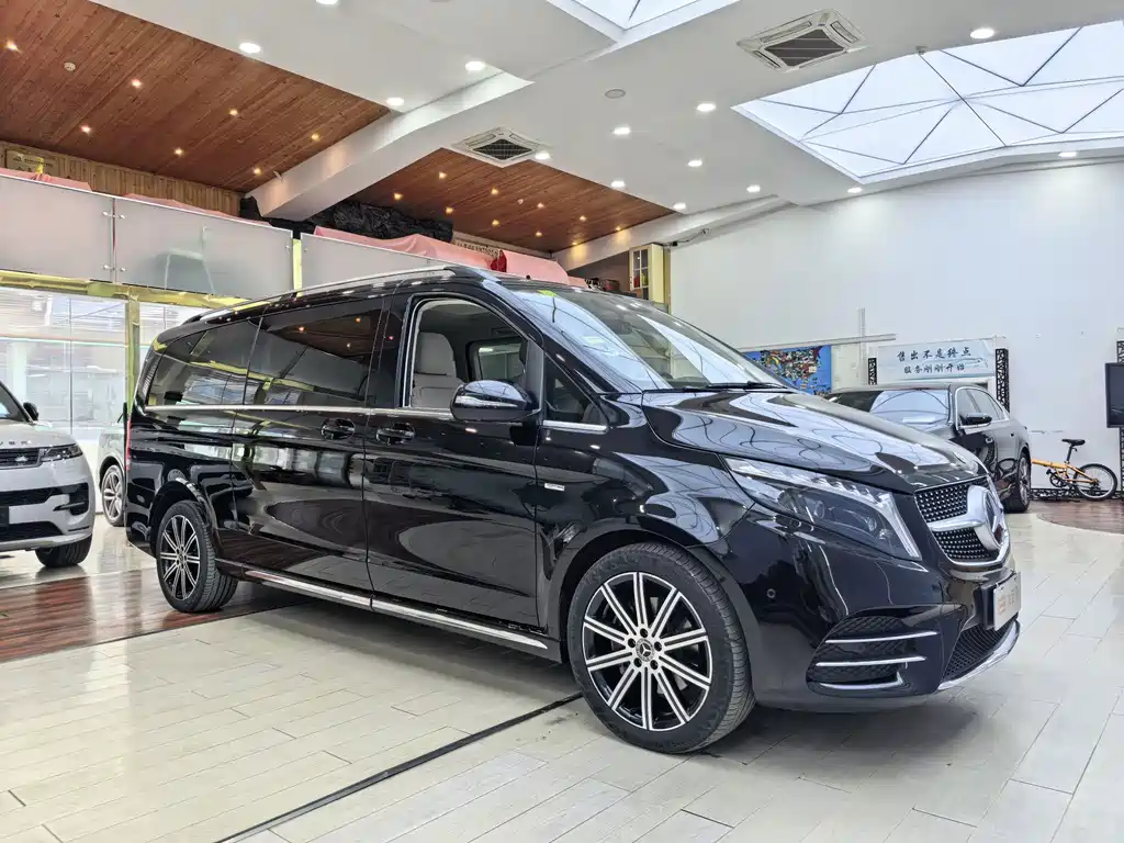 Mercedes-Benz V-Class 2022 V 260 L Long Wheelbase Luxury Edition купить на сайте DeffCars