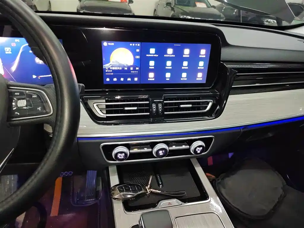 Hongqi HS5 2025 2.0T two-wheel drive Qixiang Pro version купить на сайте DeffCars