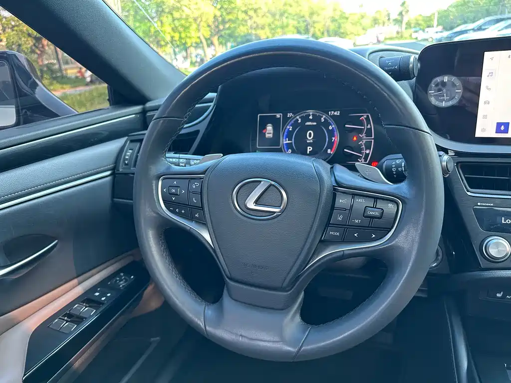 Lexus ES 2023 200 Excellence Edition купить на сайте DeffCars