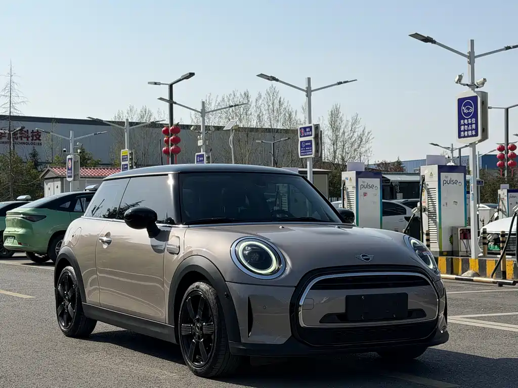 MINI 2023 1.5T COOPER Artist купить на сайте DeffCars