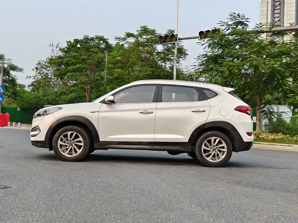 Tucson 2015 1.6T dual-clutch two-wheel drive intelligent model купить на сайте DeffCars