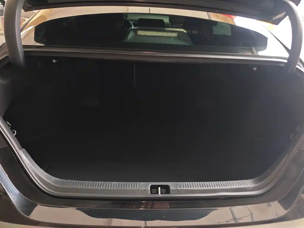 Camry 2018 2.5G Deluxe Edition купить на сайте DeffCars