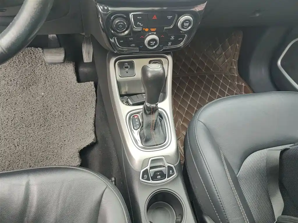 Compass 2017 200T Automatic Home Edition купить на сайте DeffCars