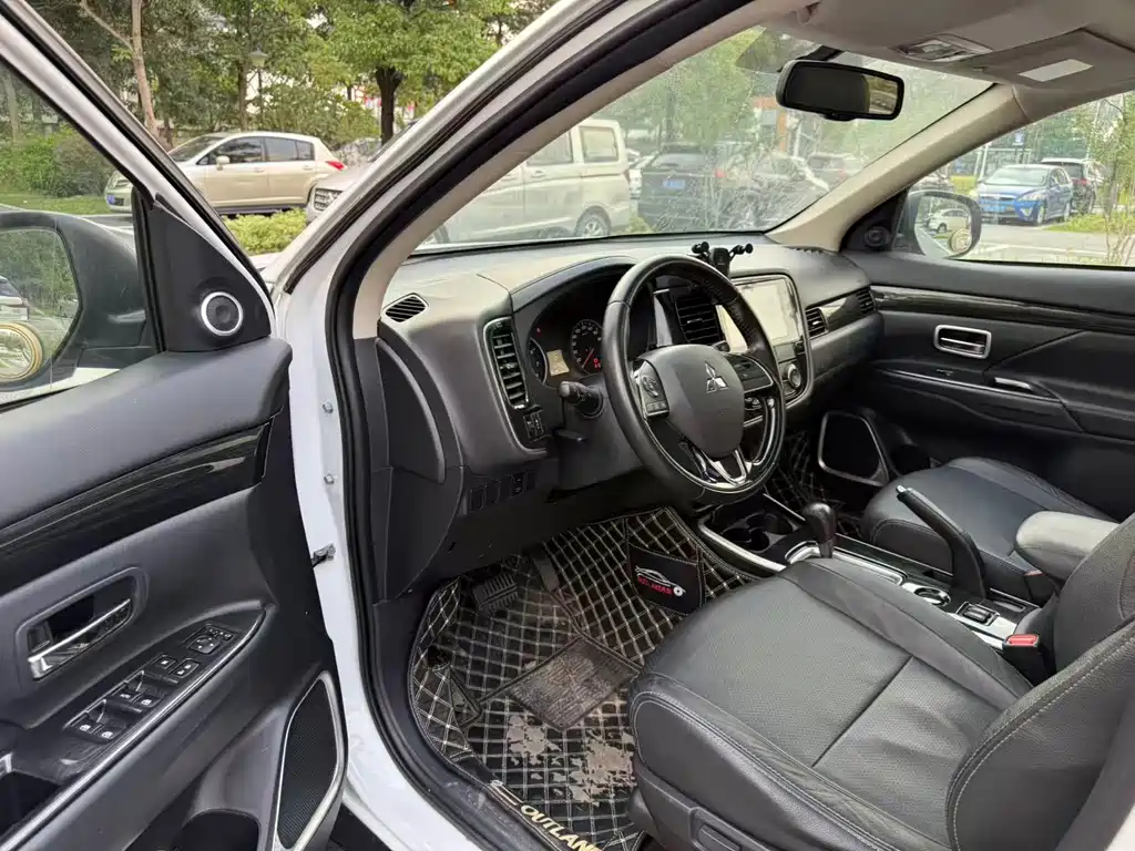 Outlander 2018 2.0L 2WD Jiale Edition 7 seats купить на сайте DeffCars