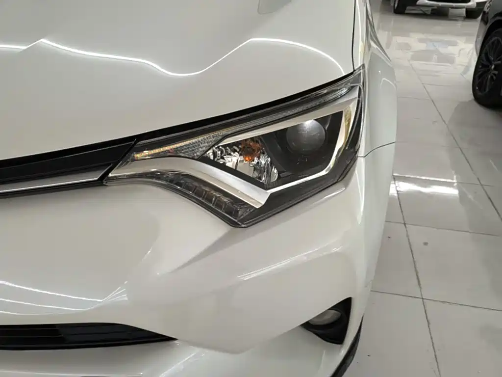 RAV4 Rongfang 2015 2.0L CVT two-wheel drive fashion version купить на сайте DeffCars