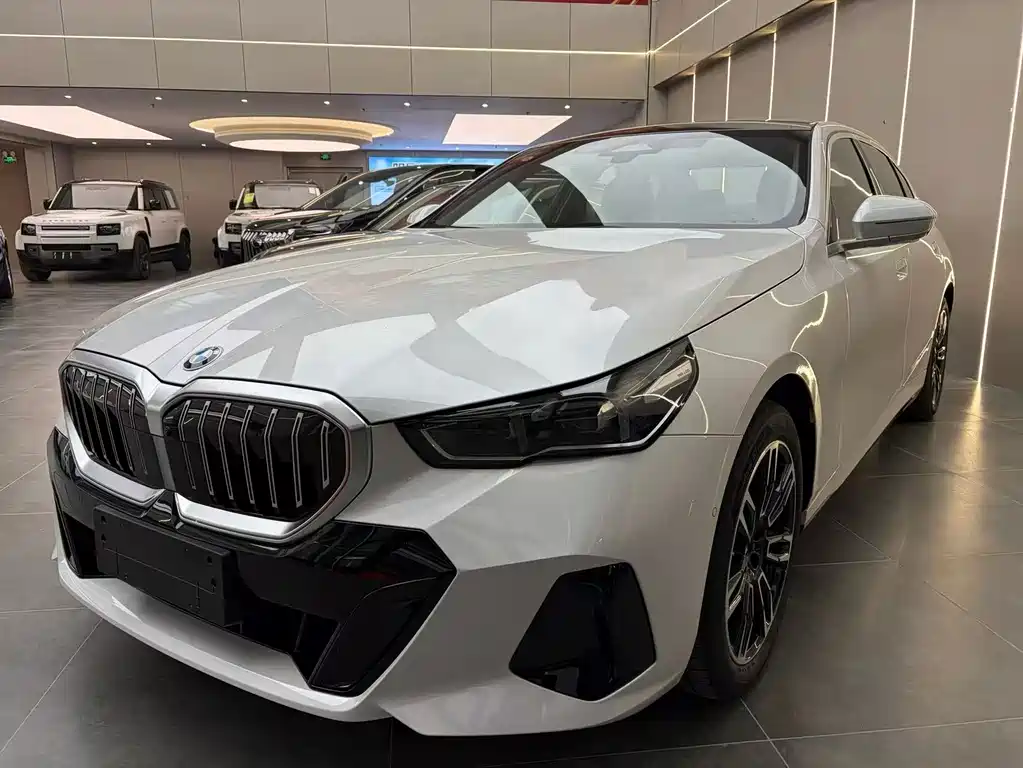 BMW 5 Series 2026 530Li Leading M Sports Package купить на сайте DeffCars