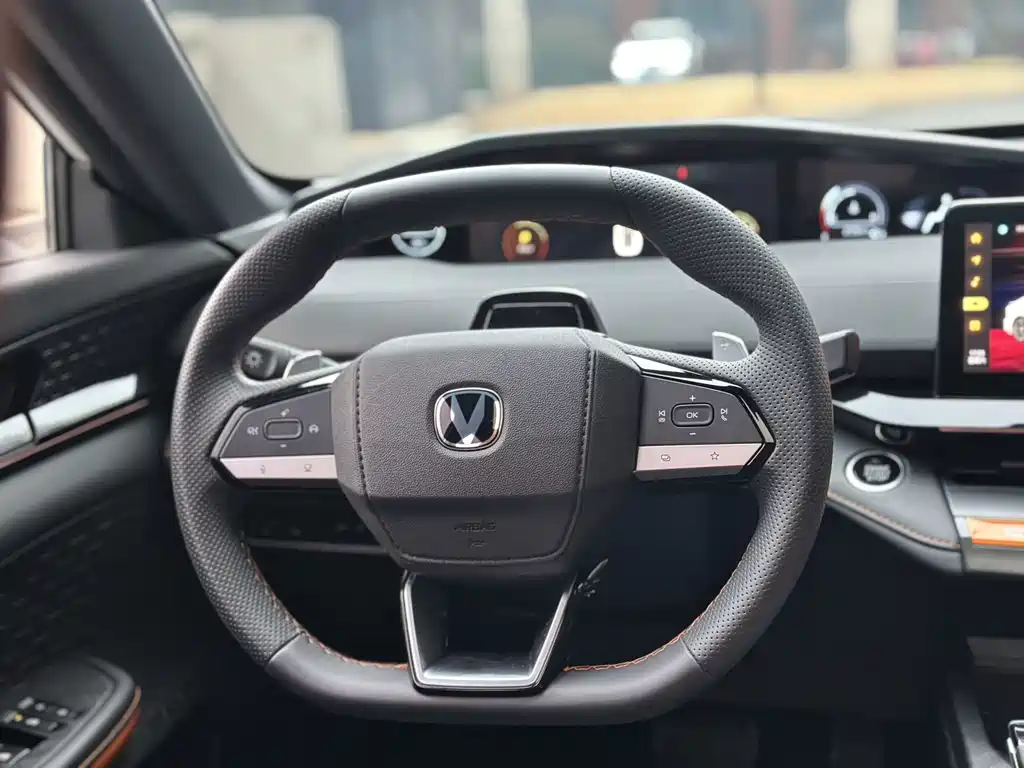 Changan UNI-V 2022 1.5T premium model купить на сайте DeffCars