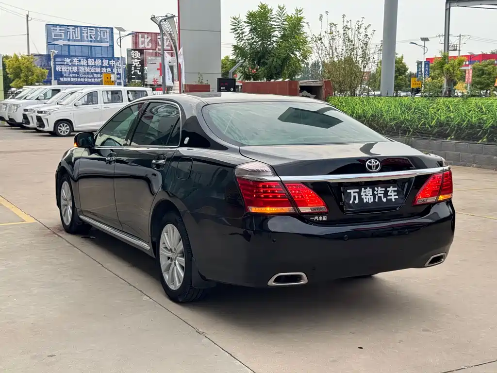 Crown 2012 2.5L Royal купить на сайте DeffCars