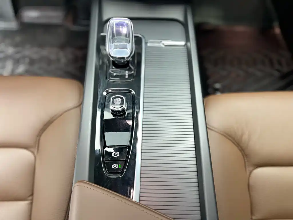Volvo S60 2025 B4 Zhiyi Luxury Edition купить на сайте DeffCars