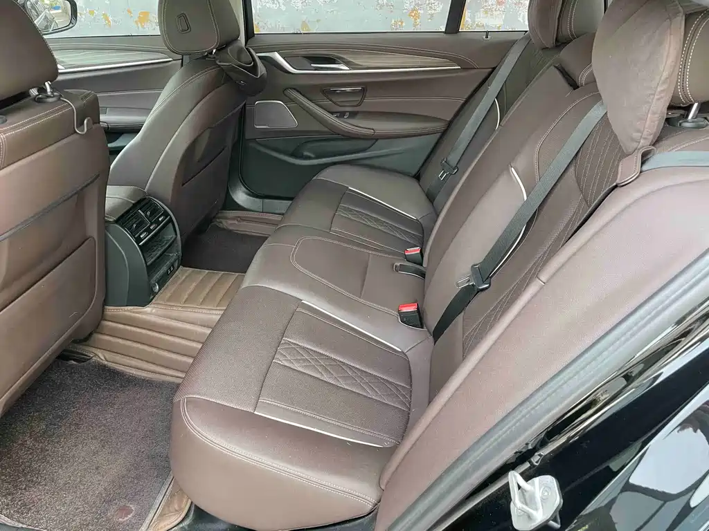 BMW 5 Series 2023 530Li Leading Luxury Package купить на сайте DeffCars