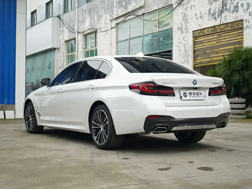 BMW 5 Series 2022 530Li Leading M Sports Package купить на сайте DeffCars