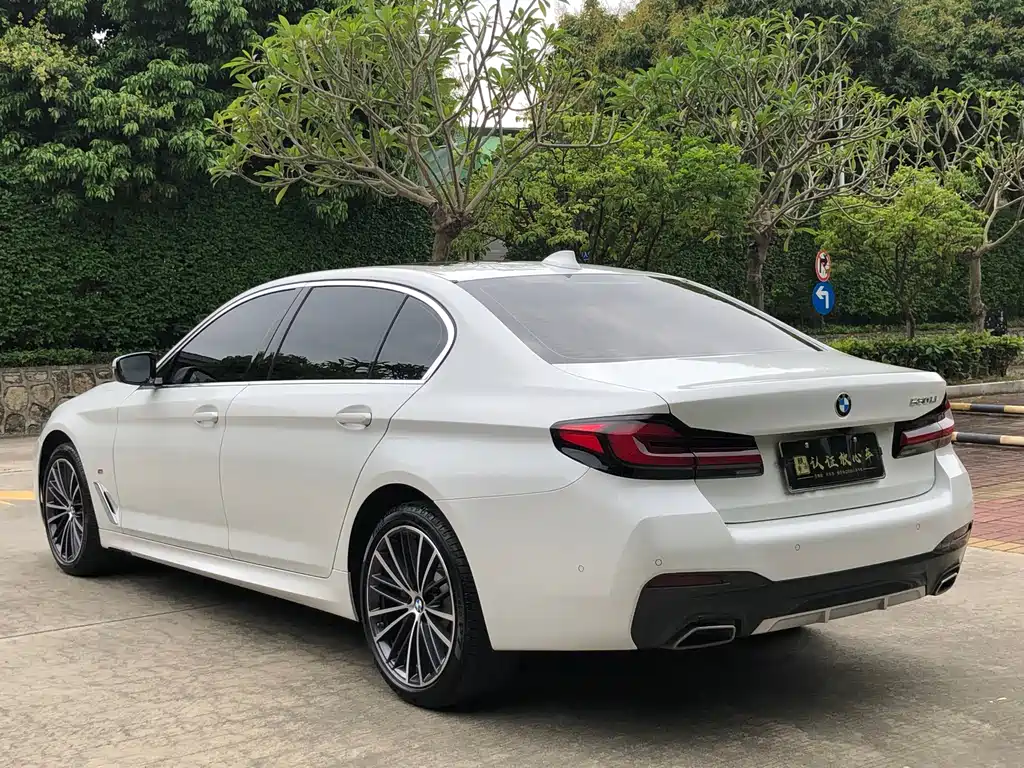BMW 5 Series 2023 530Li Leading M Sports Package купить на сайте DeffCars