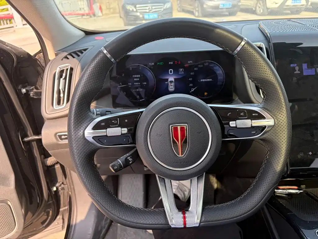 Hongqi HS3 2023 1.5T two-wheel drive good version купить на сайте DeffCars