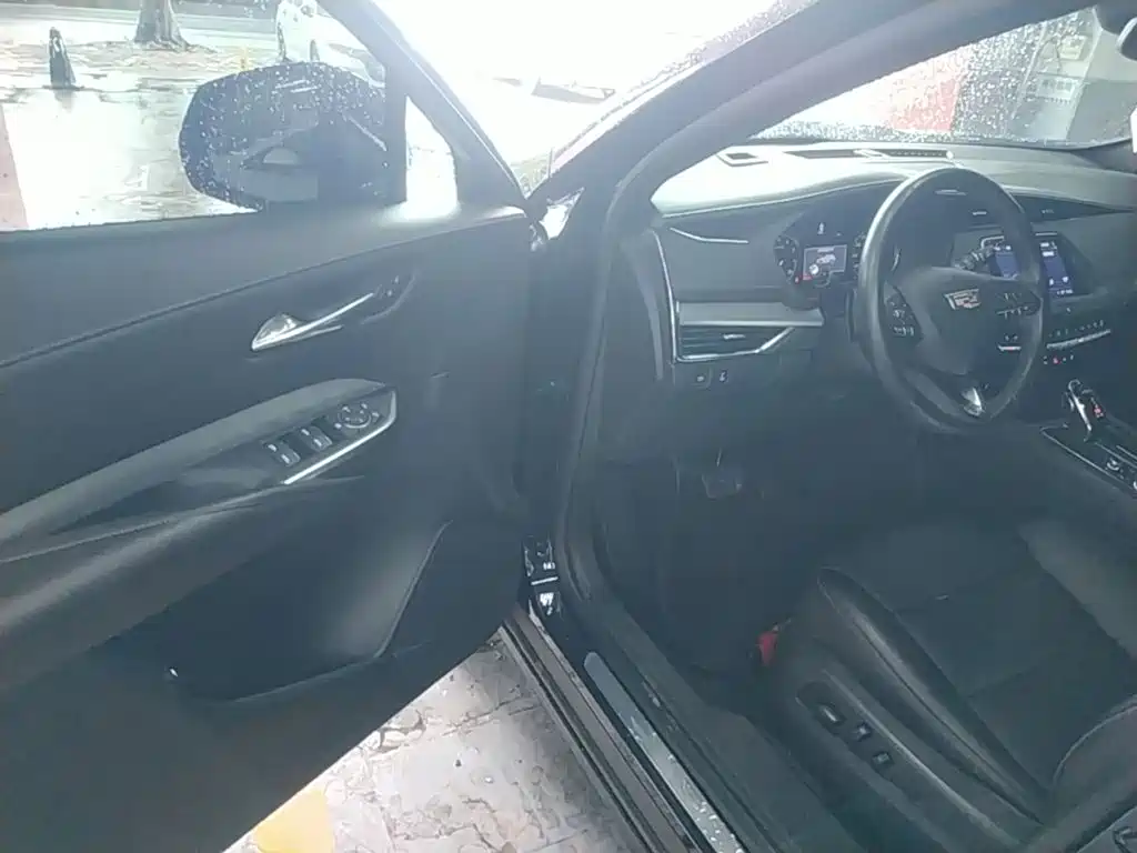 Cadillac XT4 2022 28T two-wheel drive luxury model купить на сайте DeffCars