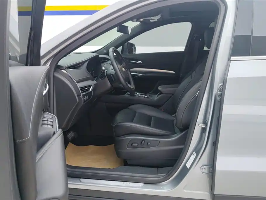 Cadillac XT4 2022 28T two-wheel drive luxury model купить на сайте DeffCars