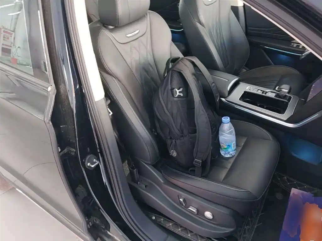 Hongqi HS7 PHEV 2024 2.0T PHEV four-wheel drive Qichang version 6 seats купить на сайте DeffCars